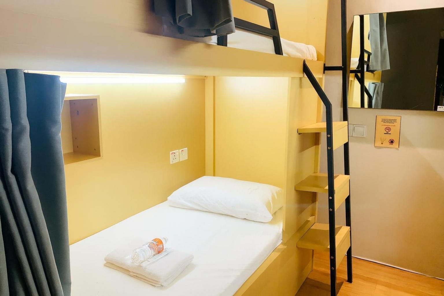 Single Capsule 4-Bed Female Window Room