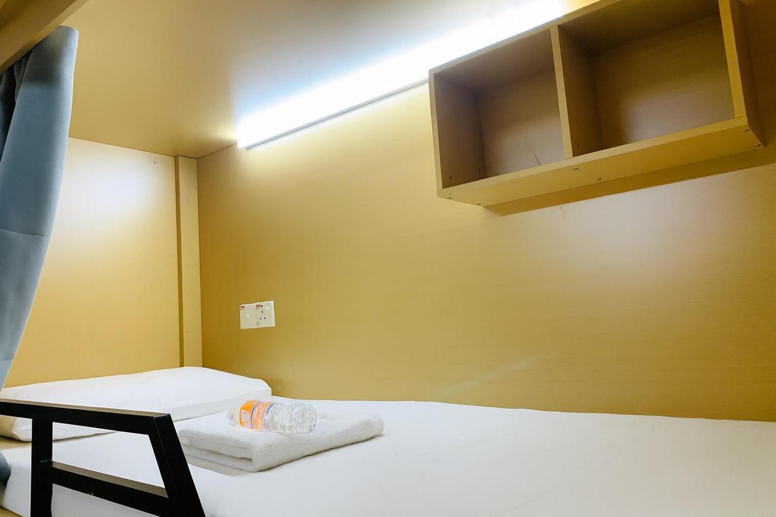 Single Capsule 4-Bed Female Window Room