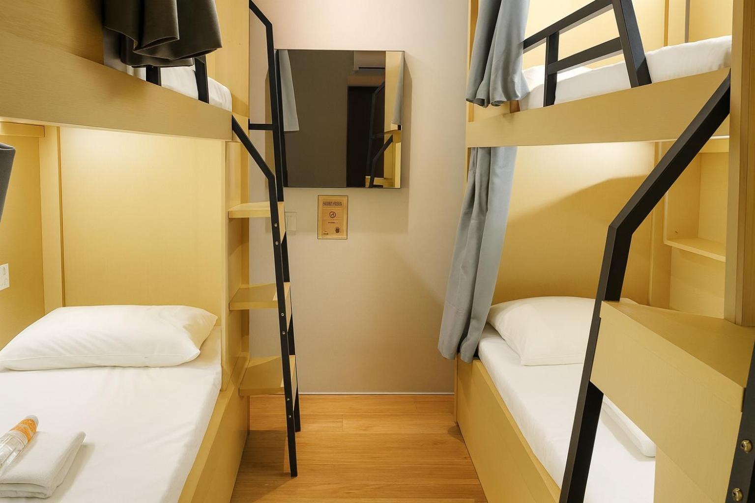 Single Capsule 4-Bed Female Window Room