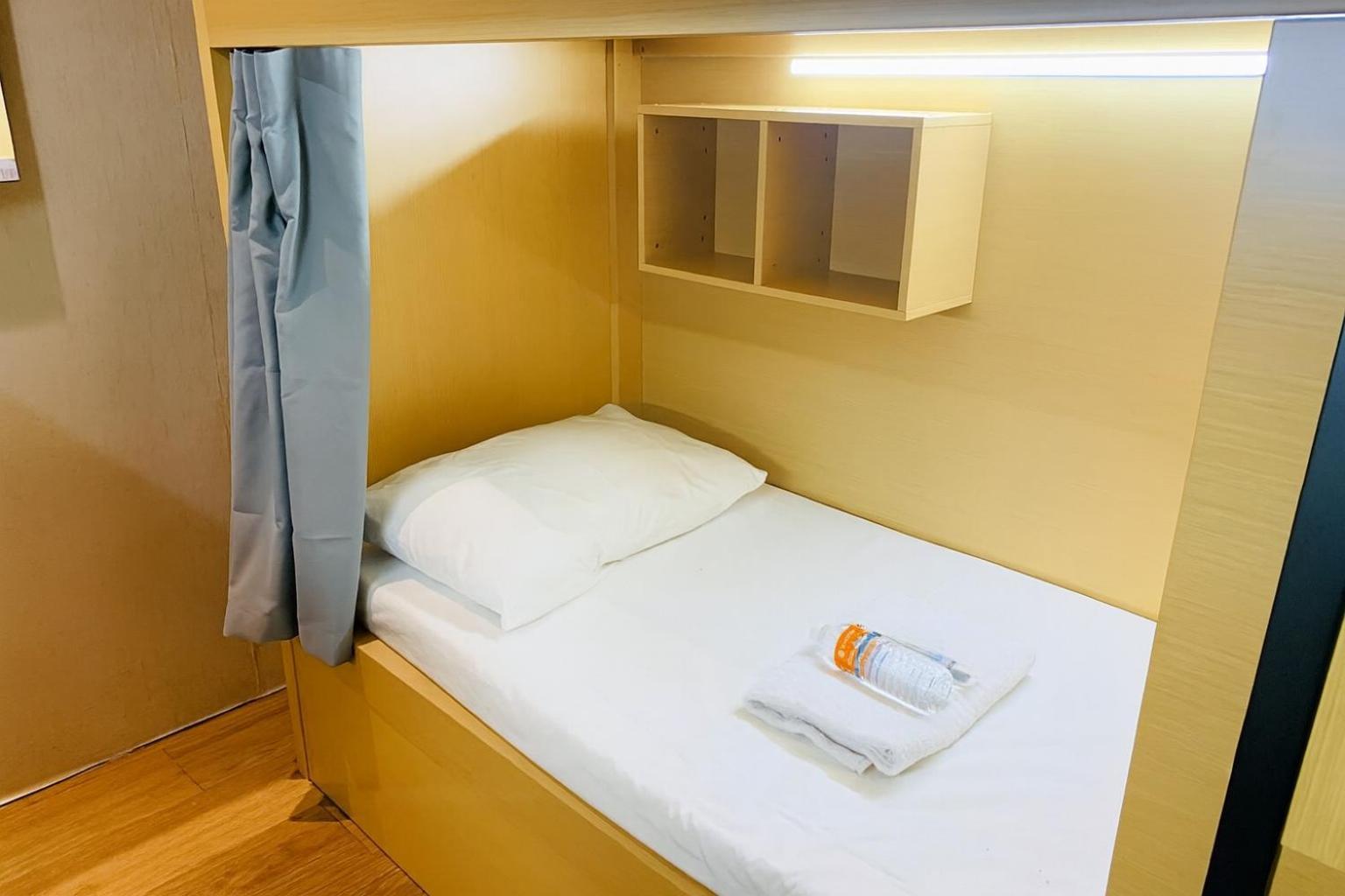 Single Capsule 4-Bed Female Window Room